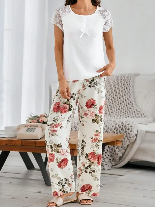 Ensemble Pyjama Multicolore avec Top Dentelle et Pantalon Oversize à Imprimé Floral
