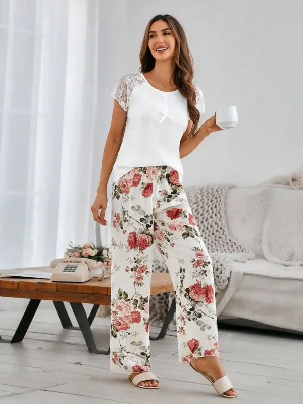 Ensemble Pyjama Multicolore avec Top Dentelle et Pantalon Oversize à Imprimé Floral