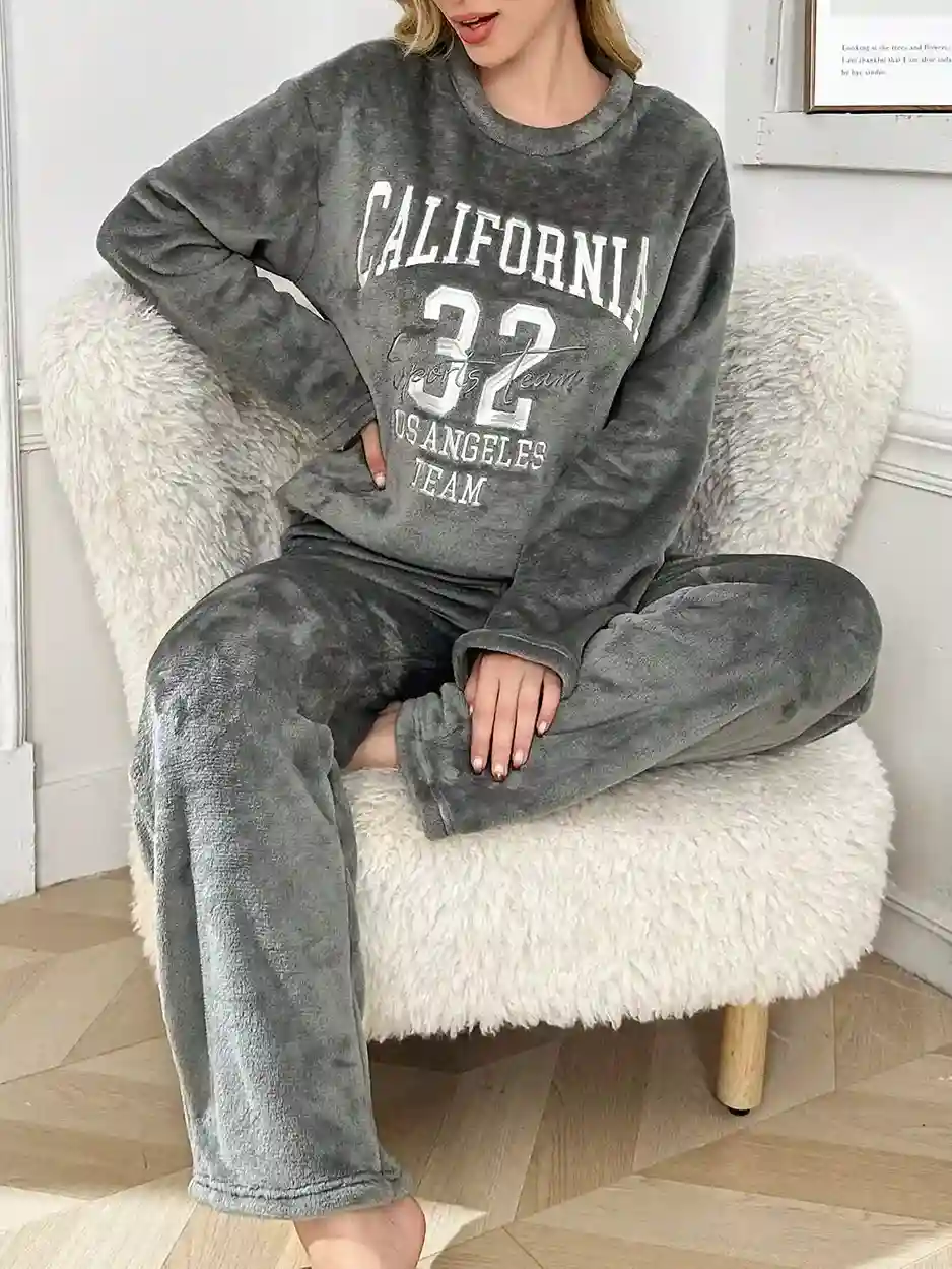 Ensemble 2 Pièces Tenue de Détente en Peluche avec Broderie pour Femmes