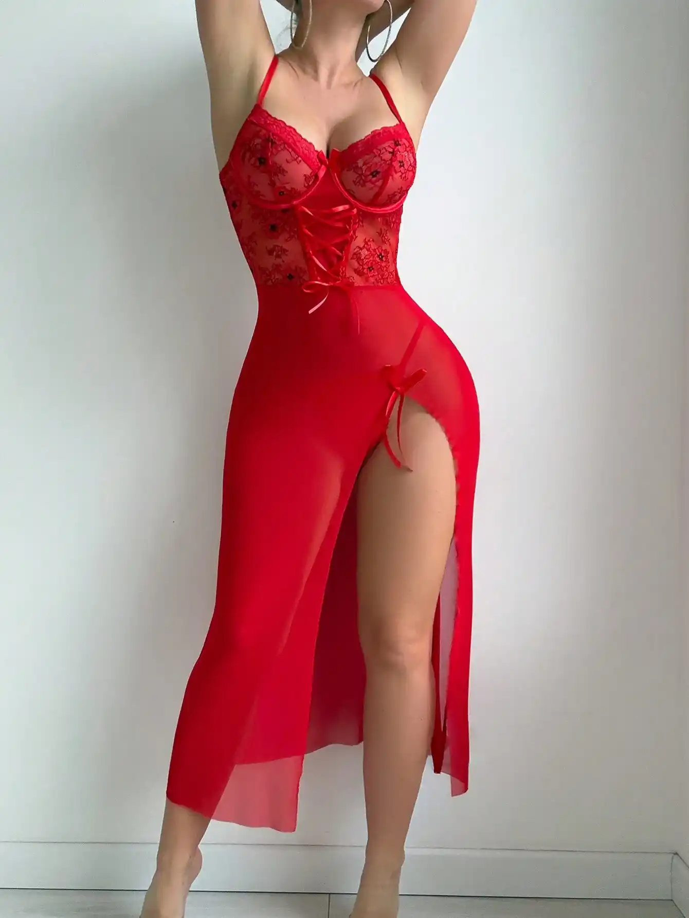 Ensemble 2 Pièces Robe Moulante Fendue en Dentelle Rouge et Tanga