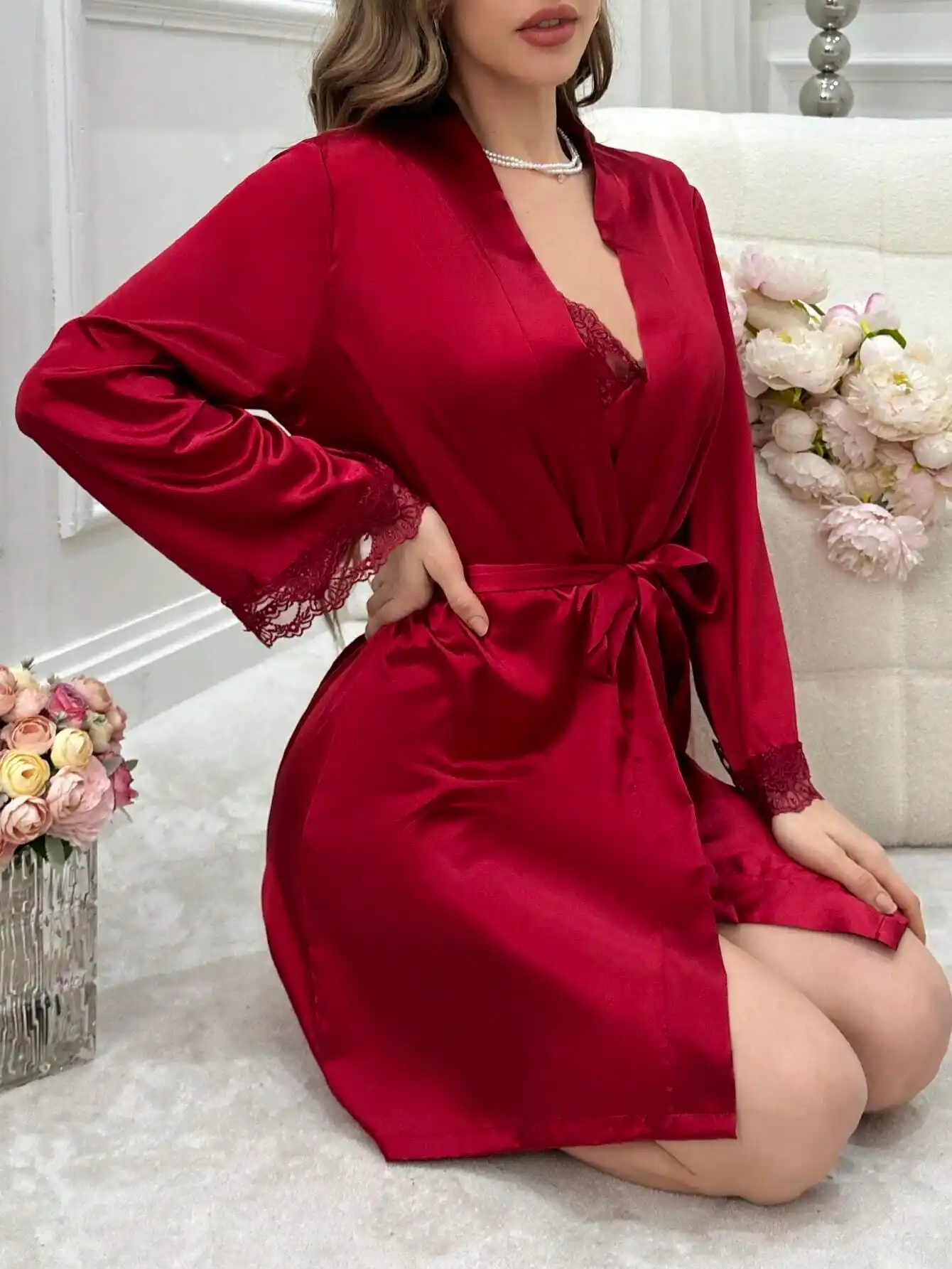 Ensemble Robe de Pyjama Satin avec Camisole en Dentelle et Ceinture
