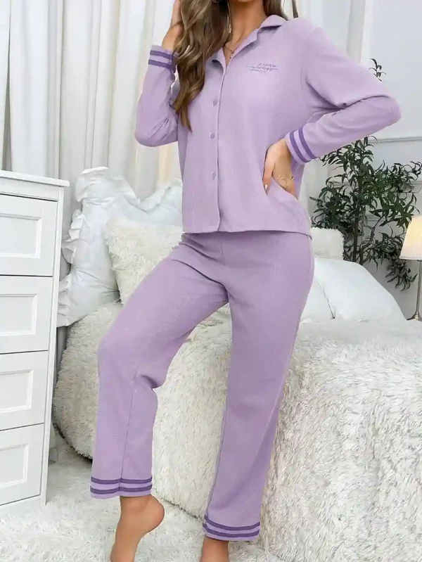 Ensemble De Vêtements De Maison Avec Lettres Brodées Et Blocs De Couleurs Pour Femmes