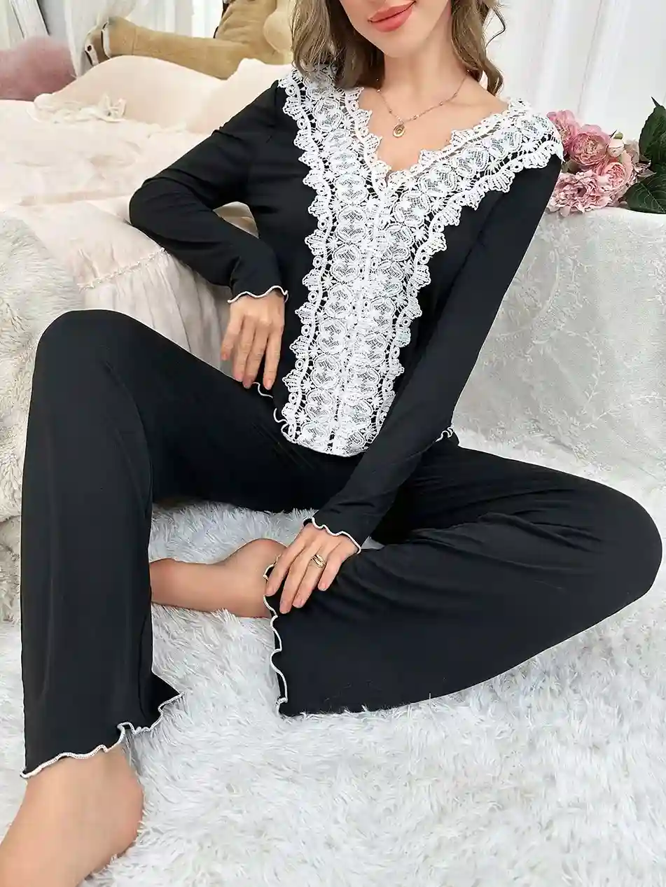 Ensemble de Lingerie en Dentelle Noir et Blanc avec Boutons