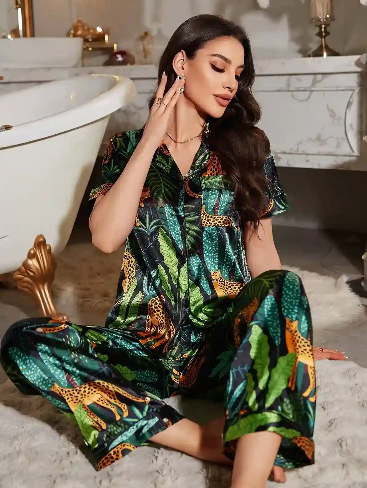 Ensemble de Pyjama Satin à Col Châle et Imprimé Tropical & Léopard