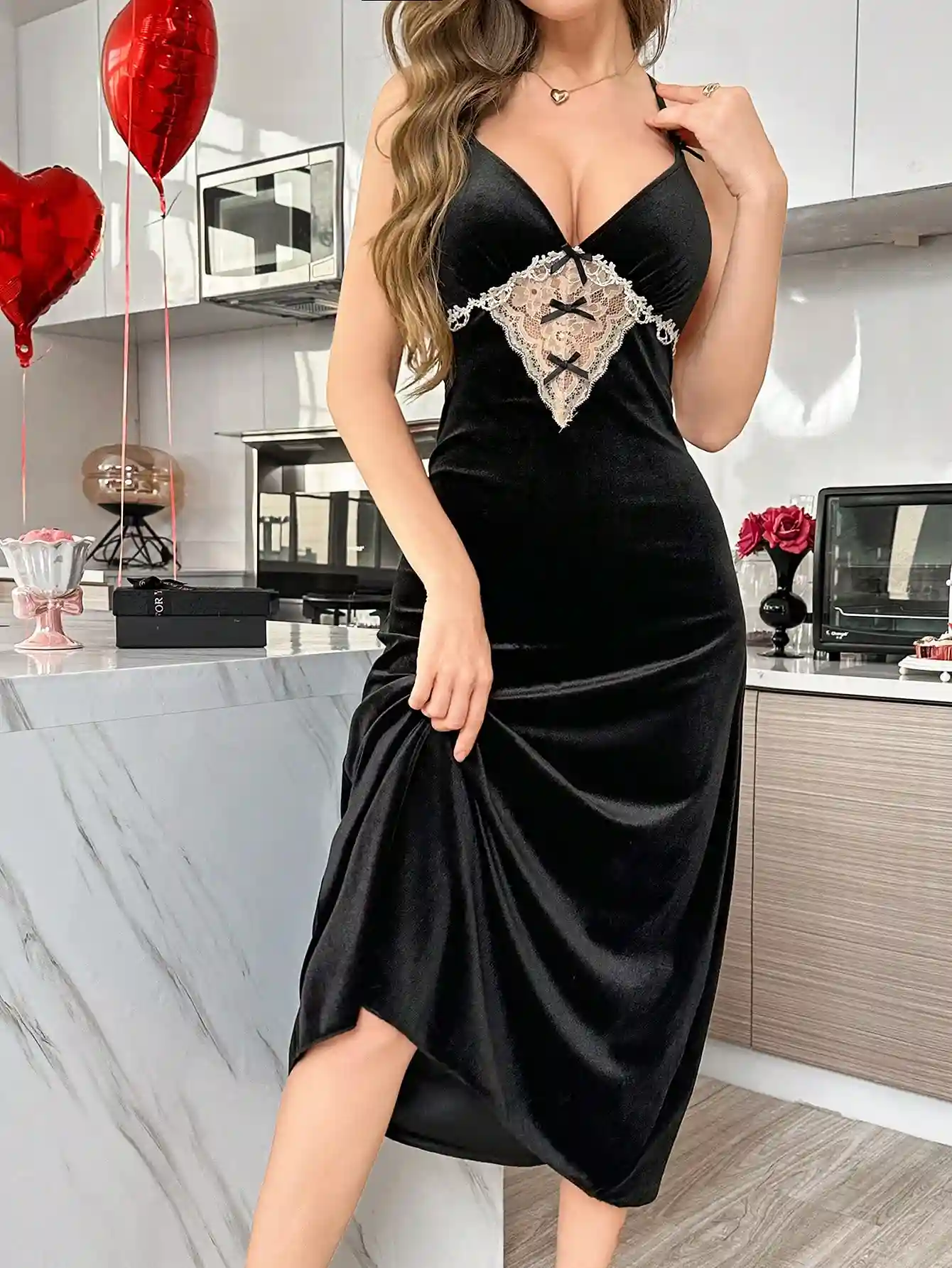 Nuisette longue en velours à décolleté plongeant et nœud papillon – Noir