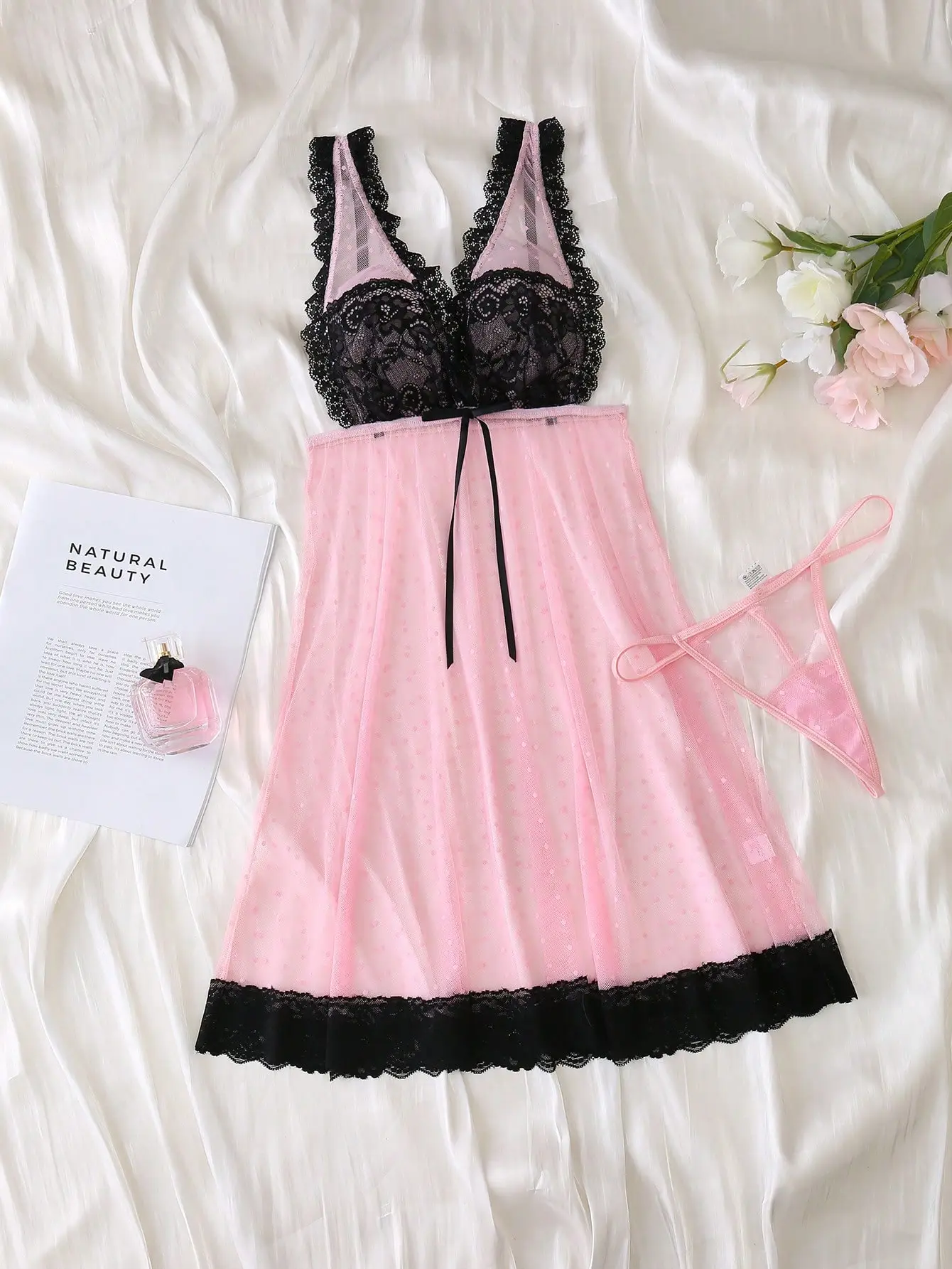 Ensemble romantique 2 pièces: Chemise de nuit en dentelle florale avec volant et papillon